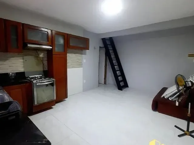 Imagem: Amplo Terreno com Casa Dúplex Disponível