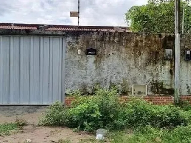 Imagem: A casa possui 2 Dormitórios, 1 Banheiro, 3 Vagas na