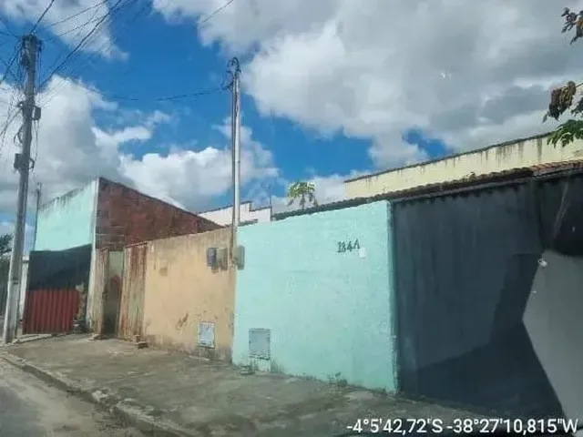 Imagem: A casa possui 1 Dormitório, 1 Banheiro, 1 Vaga na garagem,