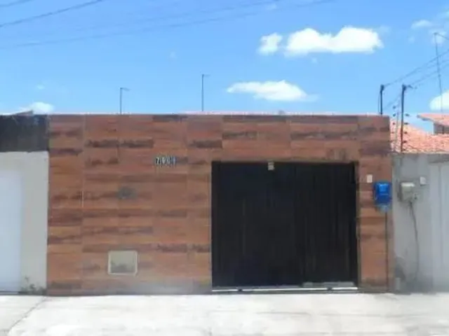 Imagem: A casa possui 2 Dormitórios, 1 Banheiro, 275m² de Área,