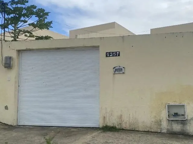 Imagem: A casa possui 2 Dormitórios, 1 Banheiro, 1 Vaga na