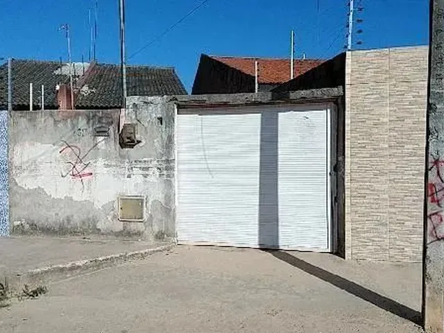 Imagem: A casa possui 2 Dormitórios, 1 Banheiro, 1 Vaga na