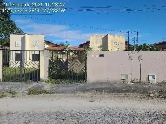 Imagem: A casa possui 2 Dormitórios, 1 Banheiro, 1 Vaga na
