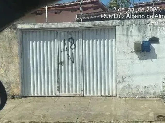 Imagem: A casa possui 3 Dormitórios, 1 Banheiro, 2 Vagas na