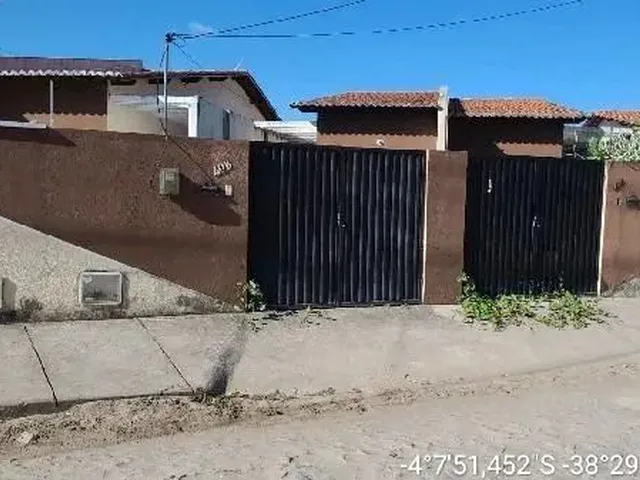 Imagem: A casa possui 2 Dormitórios, 1 Banheiro, 1 Vaga na