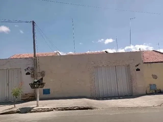 Imagem: A casa possui 2 Dormitórios, 1 Banheiro, 181m² de Área e
