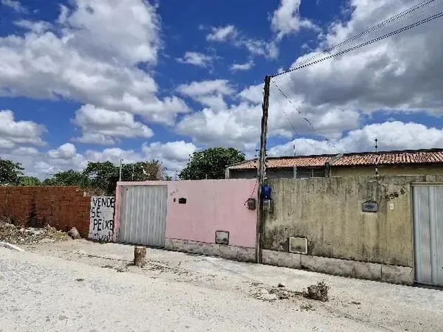 Imagem: A casa possui 2 Dormitórios, 1 Banheiro, 1 Vaga na