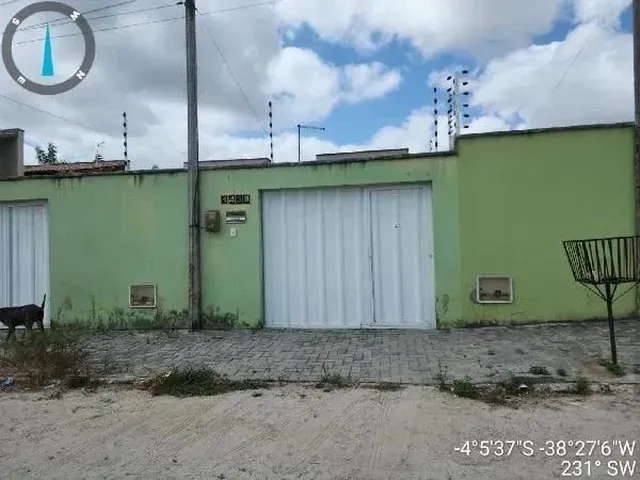 Imagem: A casa possui 2 Dormitórios, 1 Banheiro, 2 Vagas na