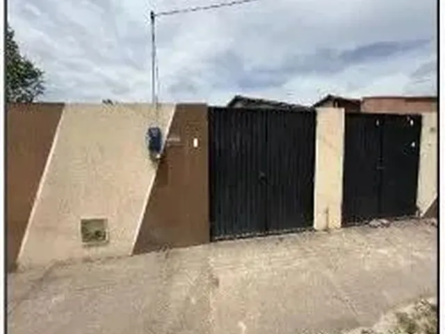 Imagem: A casa possui 1 Dormitório, 1 Banheiro, 1 Vaga na garagem,