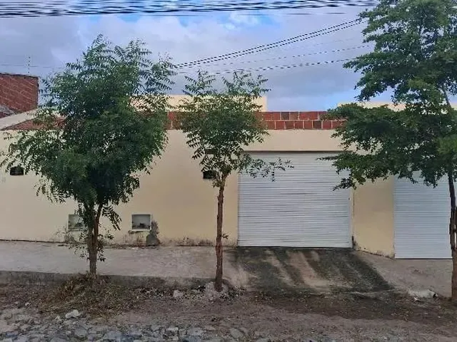 Imagem: A casa possui 2 Dormitórios, 1 Banheiro, 1 Vaga na