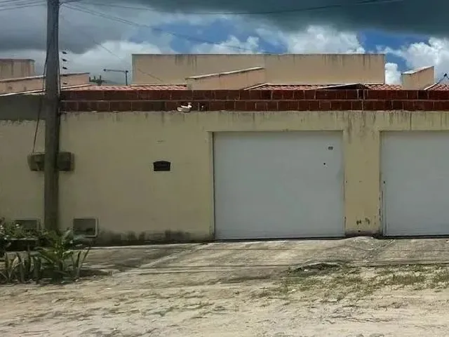 Imagem: A casa possui 2 Dormitórios, 1 Banheiro, 1 Vaga na