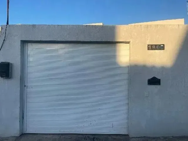 Imagem: A casa possui 2 Dormitórios, 1 Banheiro, 1 Vaga na