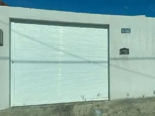 Imagem: A casa possui 2 Dormitórios, 1 Banheiro, 1 Vaga na