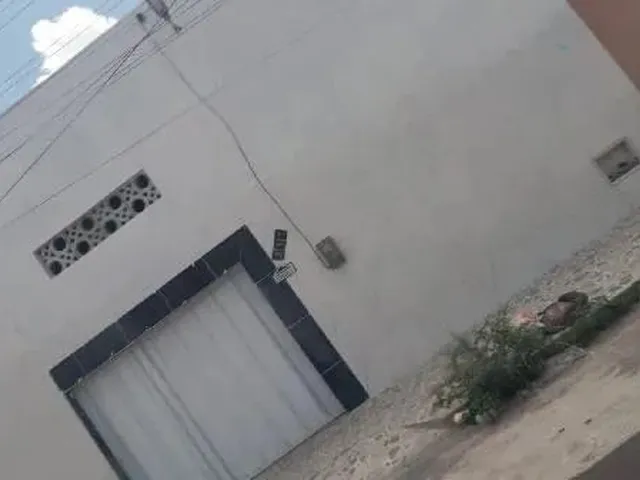 Imagem: A casa possui 3 Dormitórios, 1 Banheiro, 180m² de Área,