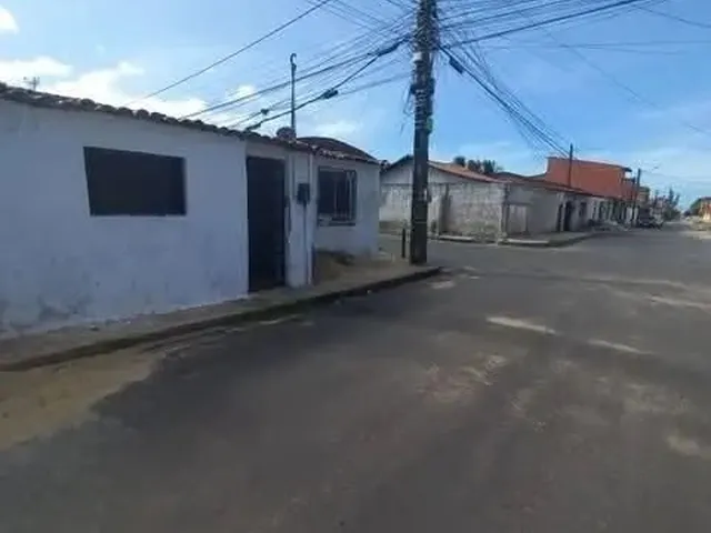 Imagem: A casa possui 1 Dormitório, 1 Banheiro, 1 Vaga na garagem