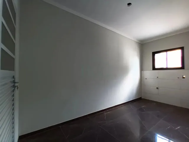 Imagem 3: Casa À Venda em Bairro Nobre