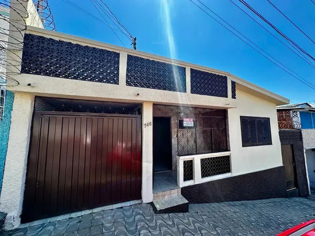 Imagem: A casa possui 2 Dormitórios, 2 Banheiros, 2 Vagas na