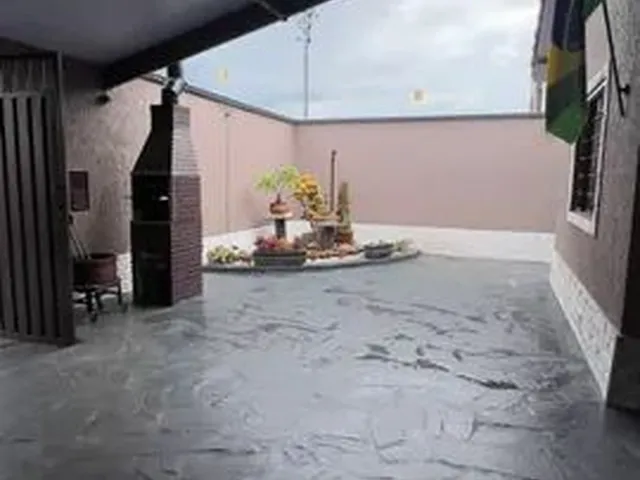 Imagem: A casa possui 3 Dormitórios, 2 Banheiros, 3 Vagas na