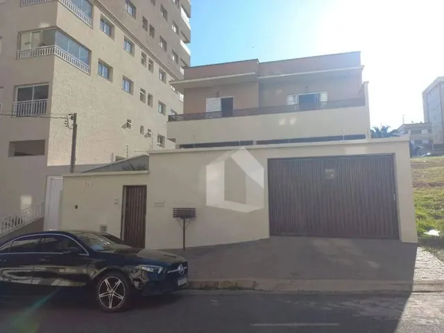 Imagem: Casa com 4 Dormitórios À Venda, 245 M²