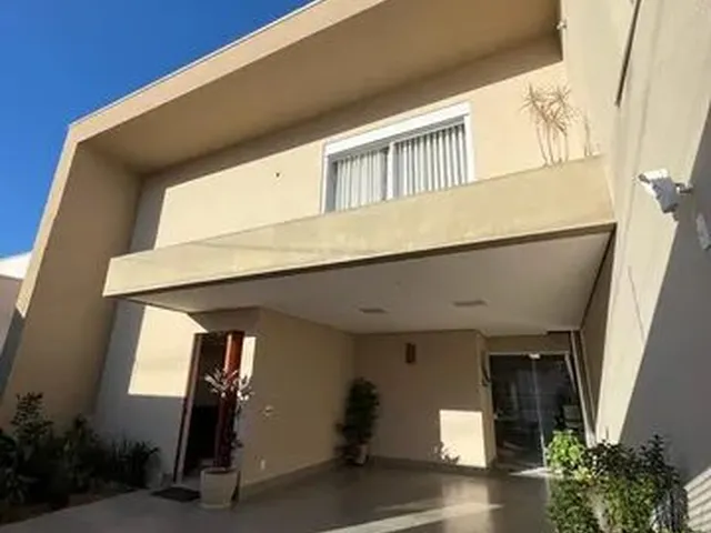 Imagem: A casa possui 3 Dormitórios, 4 Banheiros, 4 Vagas na