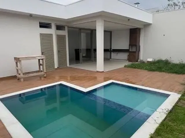 Imagem: A casa possui 3 Dormitórios, 3 Suítes, 4 Banheiros, 4 Vagas