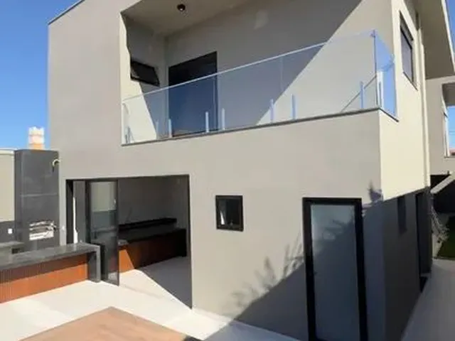 Imagem: A casa possui 3 Dormitórios, 1 Suíte, 3 Banheiros, 4