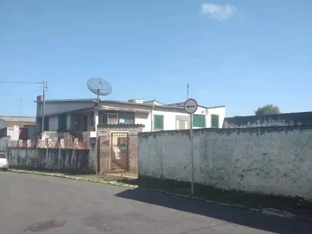 Imagem: Casa com 6 Dormitórios À Venda, 170 M²