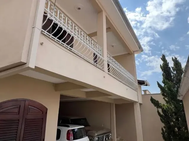 Imagem: A casa possui 4 Dormitórios, 2 Suítes, 4 Banheiros, 4