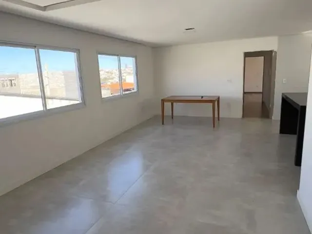 Imagem: A casa possui 3 Dormitórios, 3 Banheiros, 2 Vagas na