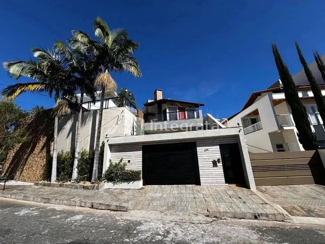 Imagem: Casa com 3 Dormitórios À Venda, 311 M²