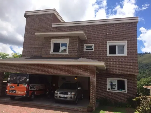 Imagem: Casa com 4 Dormitórios À Venda, 353 M²