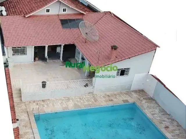 Imagem: Excelente Casa Ampla com Piscina no Centro