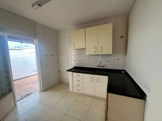 Imagem 10: Casa para Alugar em Londrina, Bancários, com 3 Quartos, com 220 M²