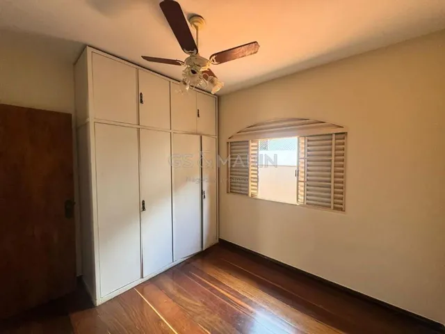 Imagem 8: Casa para Alugar em Londrina, Bancários, com 3 Quartos, com 220 M²
