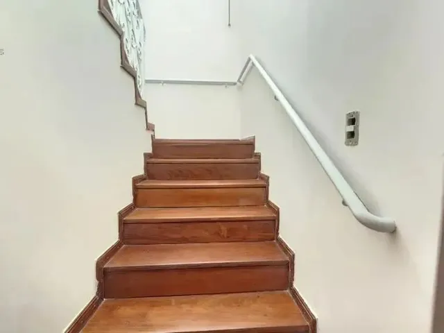 Imagem 2: Casa para Alugar em Londrina, Bancários, com 5 Quartos, com 450 M²
