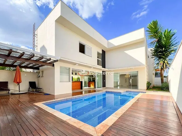 Imagem: Sobrado com 3 Suites para Alugar, 243 M²