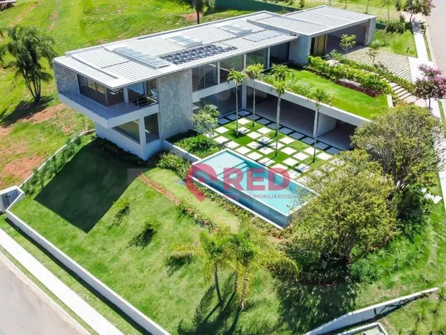 Imagem: A casa em condomínio possui 5 Dormitórios, 5 Banheiros,