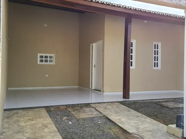 Imagem: A casa possui 5 Dormitórios, 1 Suíte, 1 Banheiro, 2 Vagas