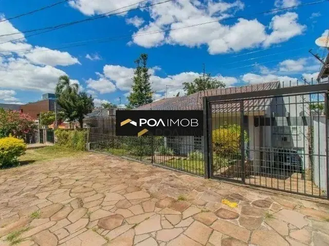 Imagem: A casa possui 3 Dormitórios, 1 Suíte, 4 Banheiros, 3