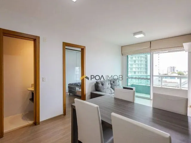 Imagem: O apartamento possui 1 Dormitório, 1 Suíte, 2 Banheiros,