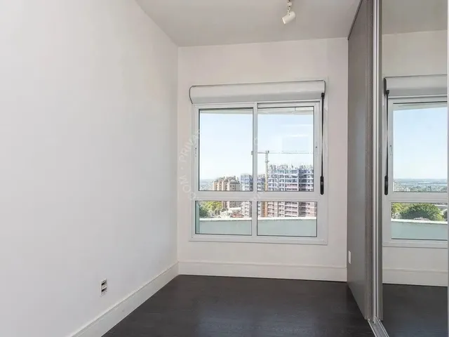 Imagem 9: Apartamento Semimobiliado para Alugar no Três Figueiras com 2 Quartos (1 Suíte