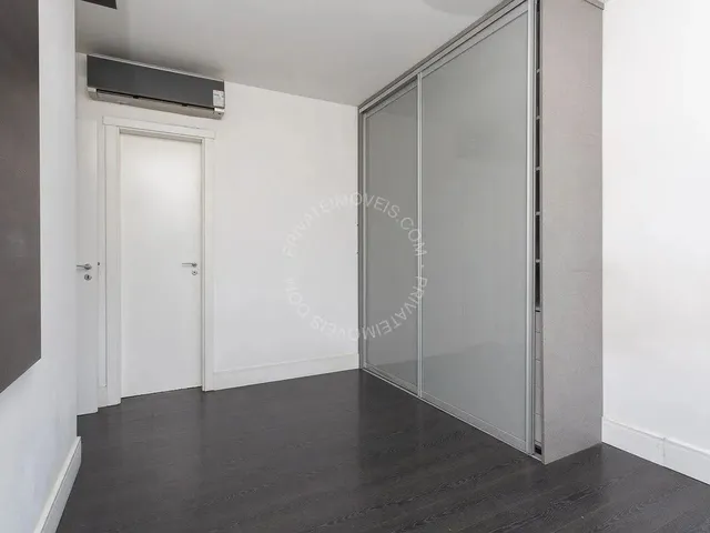 Imagem 2: Apartamento Semimobiliado para Alugar no Três Figueiras com 2 Quartos (1 Suíte