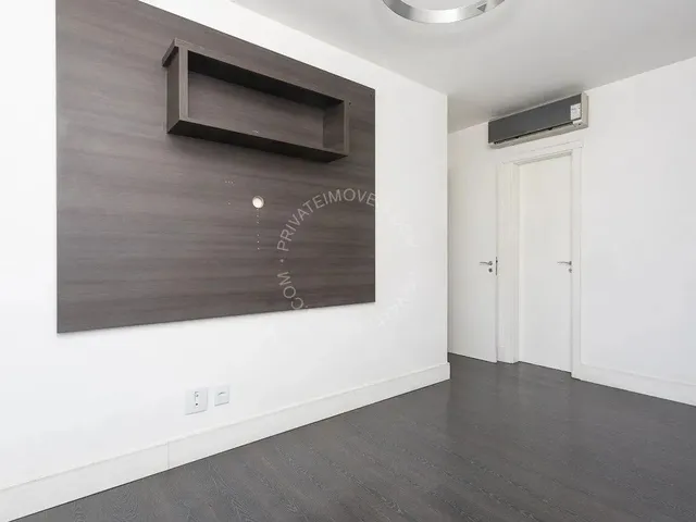 Imagem 11: Apartamento Semimobiliado para Alugar no Três Figueiras com 2 Quartos (1 Suíte