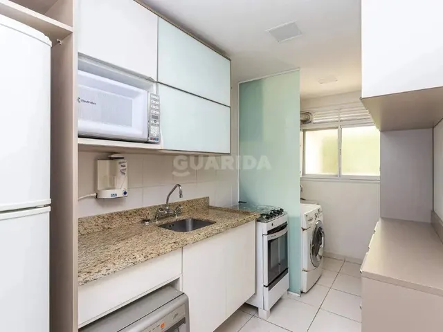 Imagem 2: Apartamento Mobiliado com 3 Dormitórios, Sendo 1 Suíte, e 1 Vaga de Garagem no Bairro