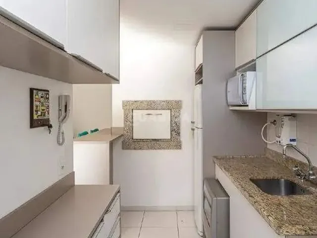 Imagem 3: Apartamento Mobiliado com 3 Dormitórios, Sendo 1 Suíte, e 1 Vaga de Garagem no Bairro
