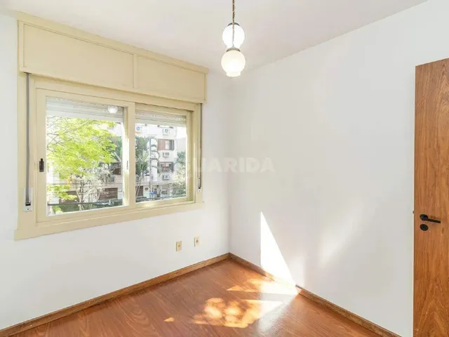 Imagem 4: Apartamento com 3 Dormitórios, Sendo 1 Suíte, e 1 Vaga de Garagem no Bairro
