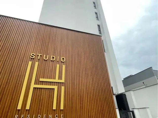 Imagem: O studio possui 1 Dormitório, 1 Banheiro, 1 Vaga na