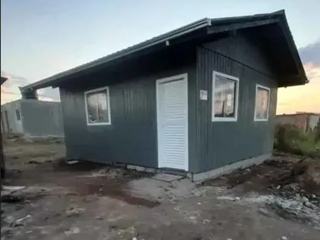 Imagem: A casa possui 2 Dormitórios, 1 Banheiro, 1 Vaga na