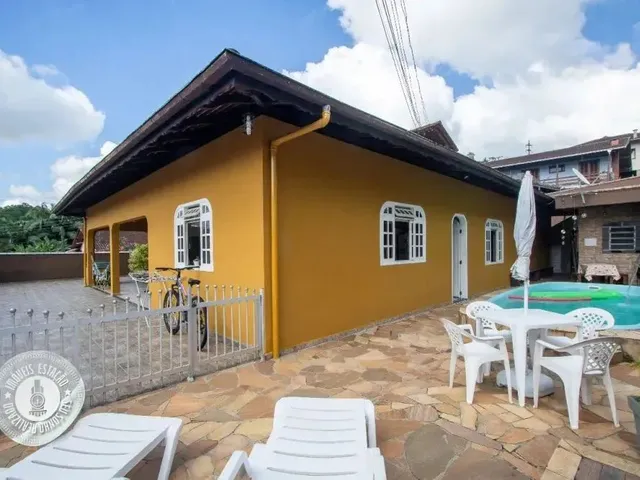 Imagem: Belíssima Casa com 3 Dormitórios no Bairro