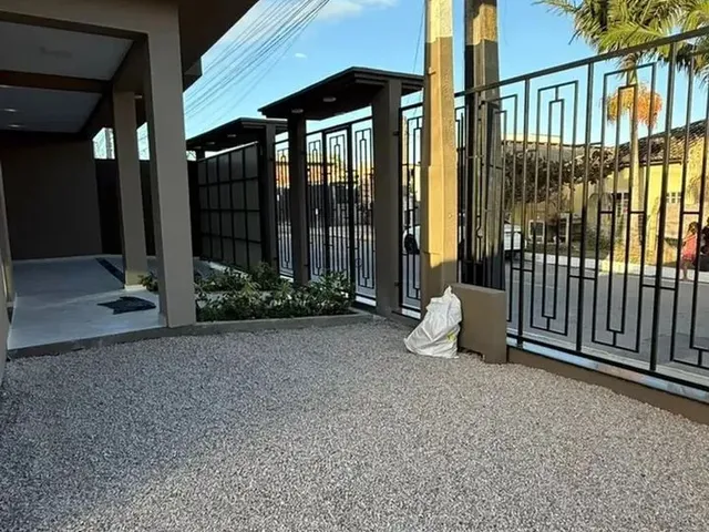 Imagem 1: Casa de Esquina, com 02 Suites, e 01 Sala Comercial em Itapema!!!